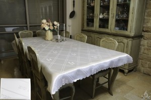 Elegant Tablecloth Shabbos & Yomtov